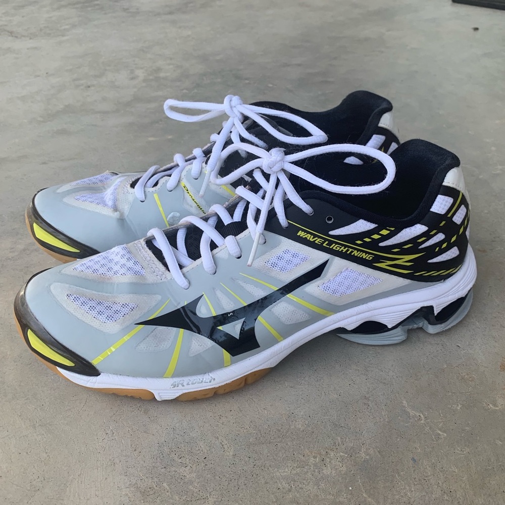 Mizuno Wave Lightning Z volleyball shoes